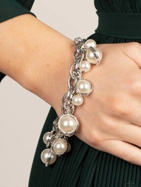 Paparazzi Orbiting Opulance White Bracelet NWT